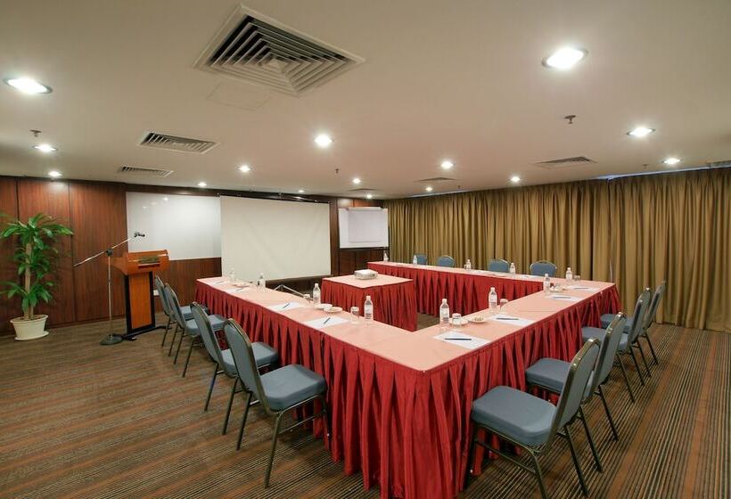 Fotos del hotel Crystal Crown Hotel Jb:  13