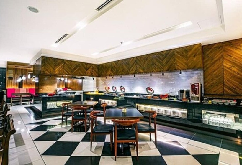 Fotos del hotel Crystal Crown Hotel Jb:  28