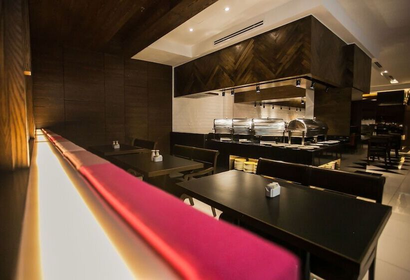 Fotos del hotel Crystal Crown Hotel Jb:  30