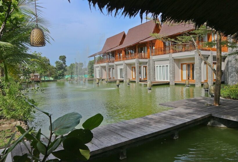 فندق Grand Mega Resort And Spa Cepu