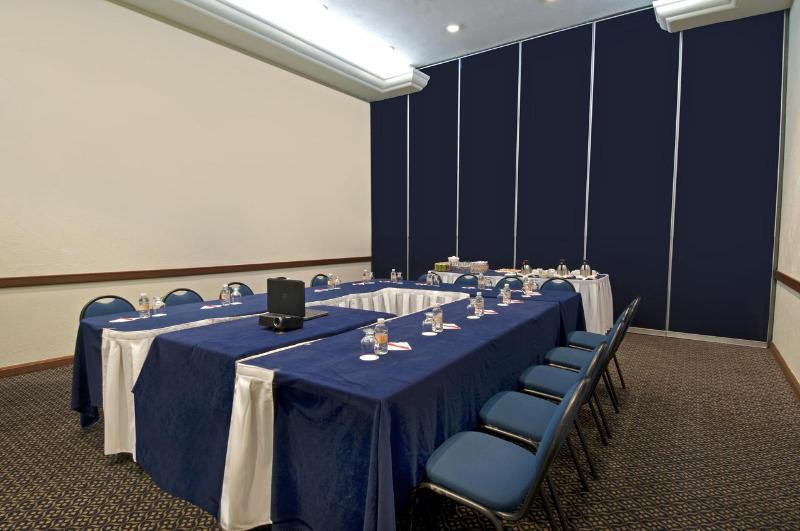 هتل Fiesta Inn Express Chihuahua