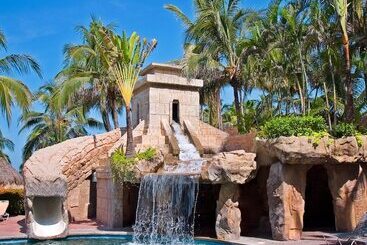 استراحتگاه Paradise Village