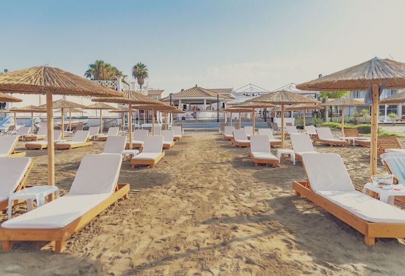 هتل La Playa Grande