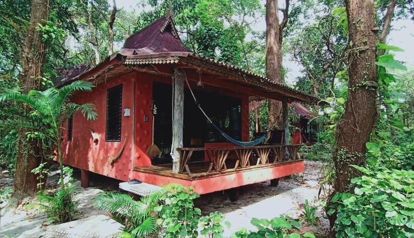 هتل Bamboo Bungalows