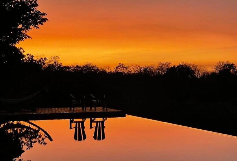 هتل Calamocha Lodge