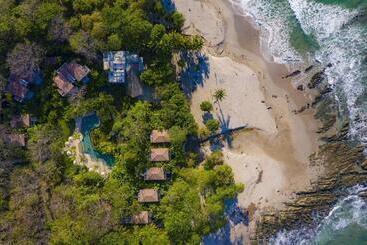 هتل Nantipa A Tico Beach Experience