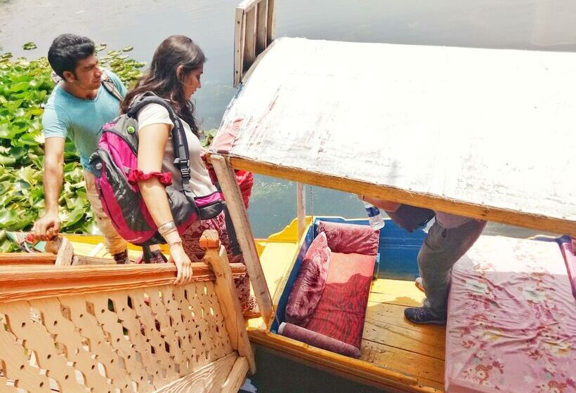 هتل New Bul Bul Group Of Houseboats