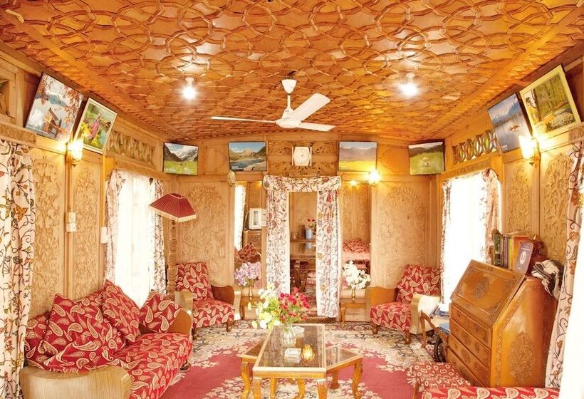 هتل New Bul Bul Group Of Houseboats