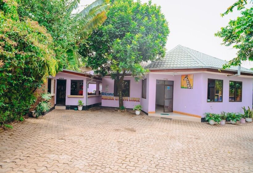 پانسیون Arusha Giraffe Lodge