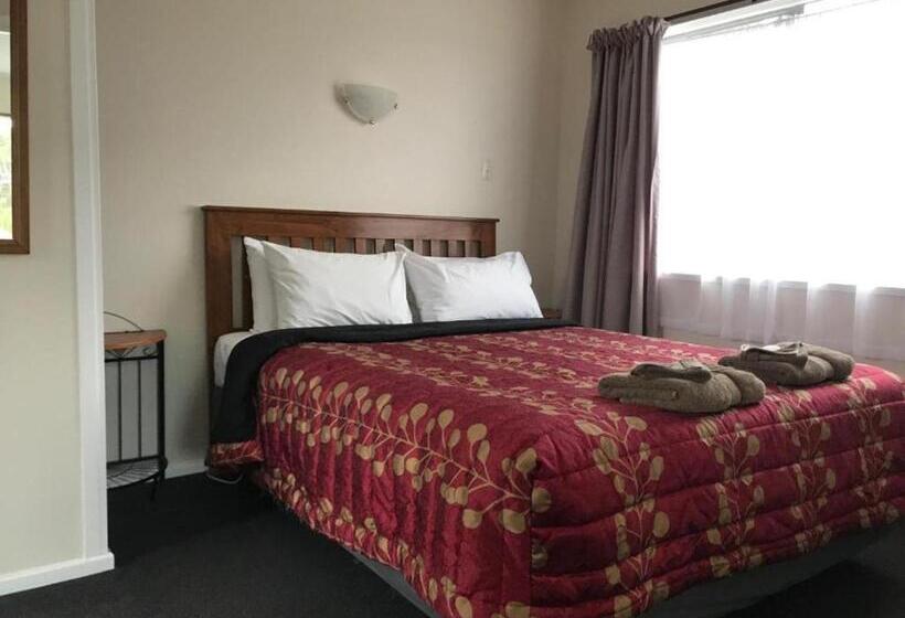 Aaron Court Motel
