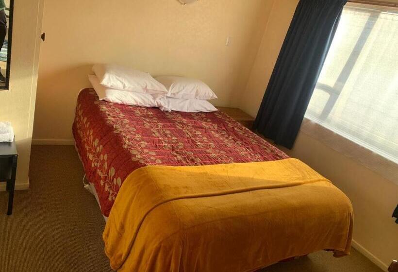 Aaron Court Motel