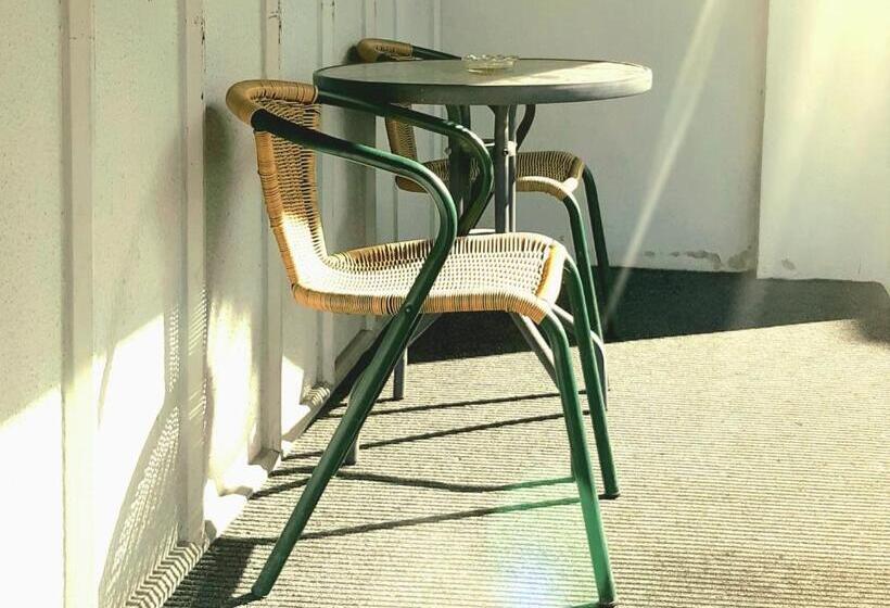 Aaron Court Motel