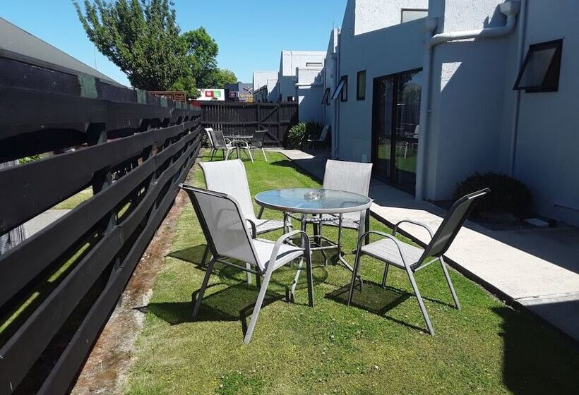 Sundowner Motel