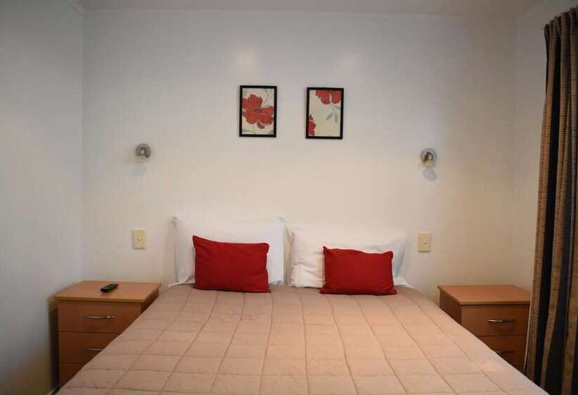 Devonwood Motel