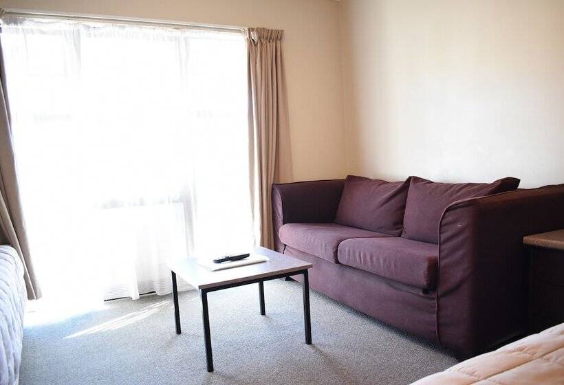 Devonwood Motel