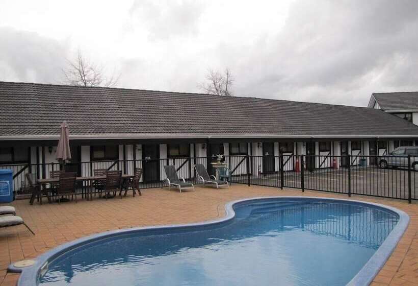 Devonwood Motel