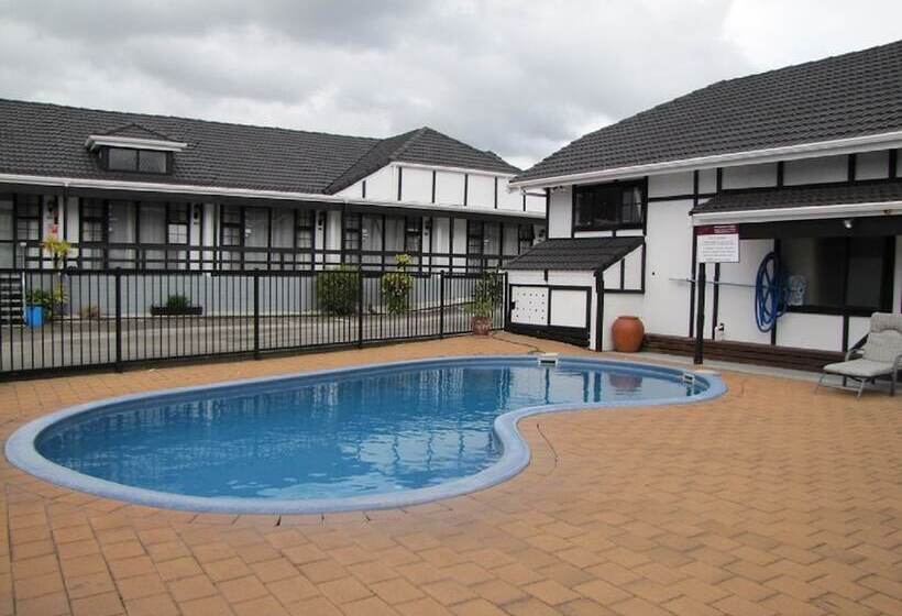 Devonwood Motel