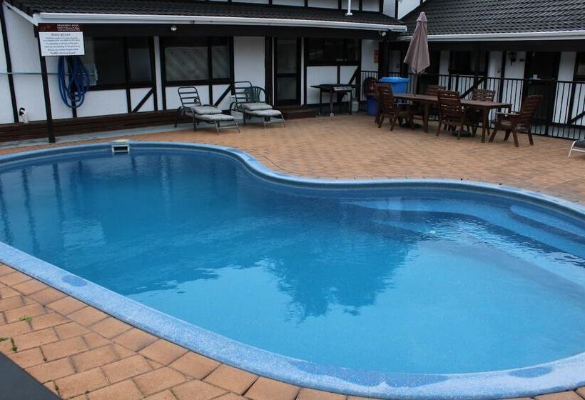 Devonwood Motel
