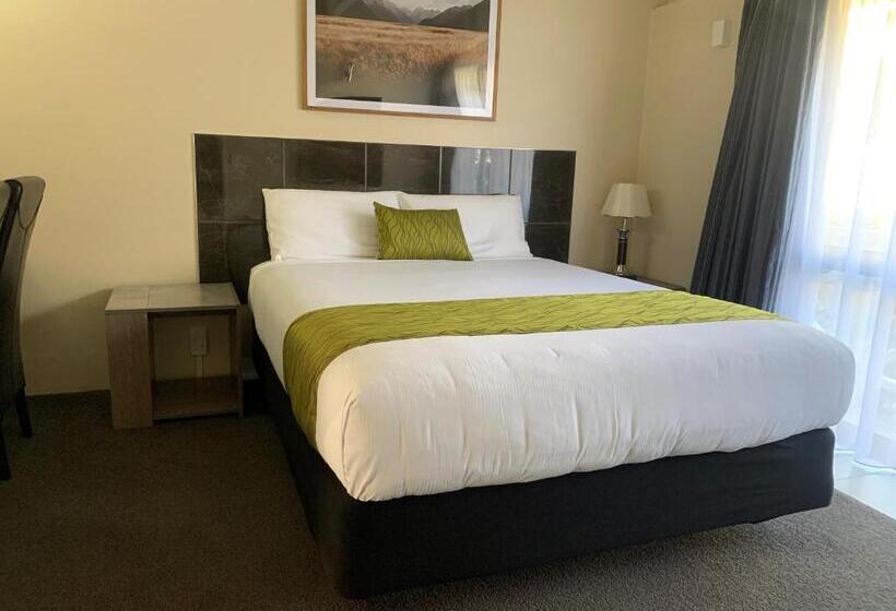 هتل Admirals Motor Inn