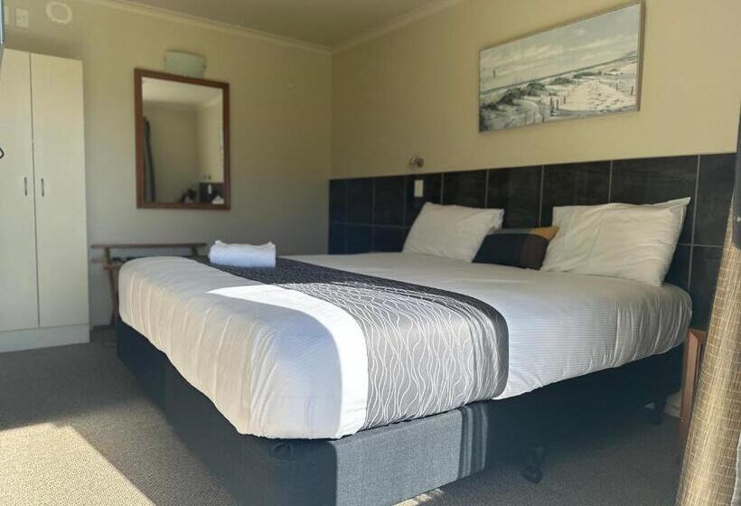 هتل Admirals Motor Inn