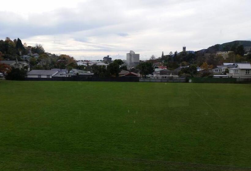 هتل Admirals Motor Inn