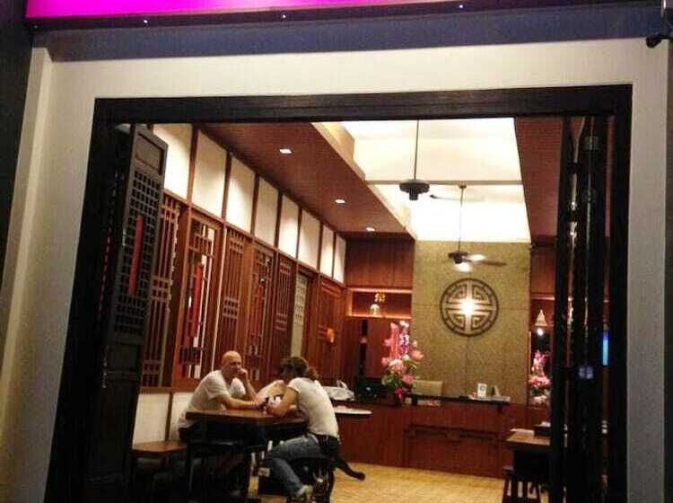 هتل Karon Sino House