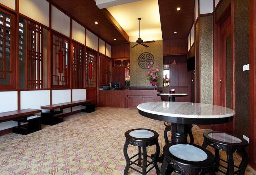 هتل Karon Sino House