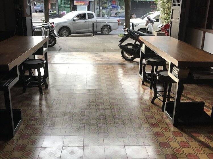 هتل Karon Sino House