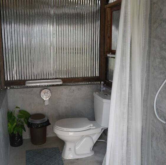 Отель Samui Caravans Beach Camp