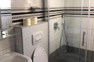 پانسیون Apartmans And Rooms   Slavica