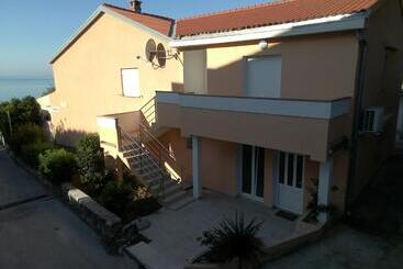 پانسیون Apartmans And Rooms   Slavica