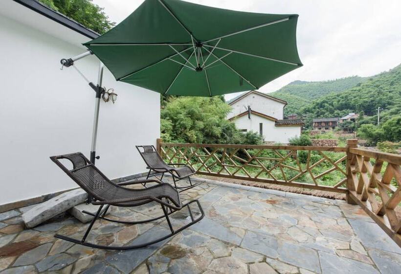 تختخواب و صبحانه Deqing Mogan Mountain Jianxi Villa