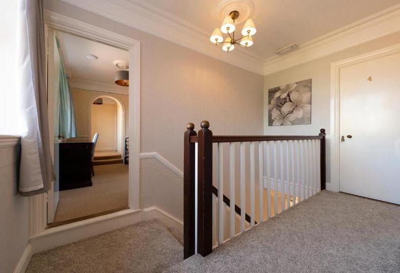 Harwood House B&b