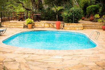 هتل Karama Lodge & Spa