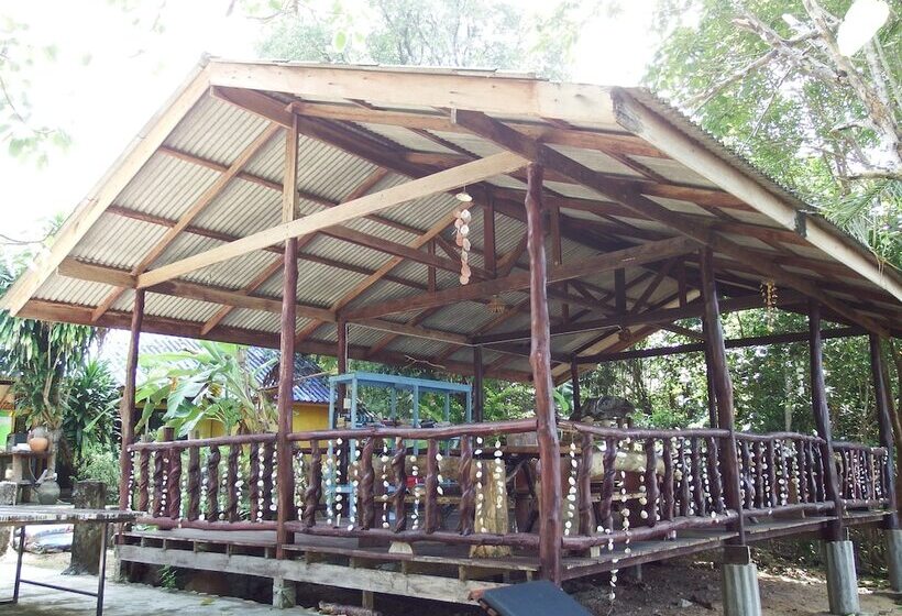 هتل Koh Chang Resort Ranong