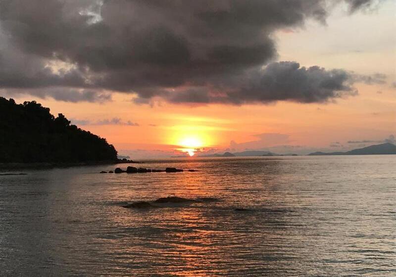 هتل Koh Chang Resort Ranong