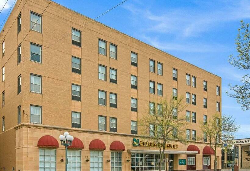 호텔 Quality Inn & Suites