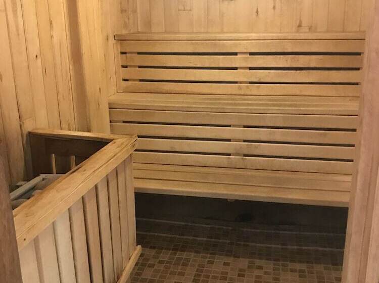 호텔 Quality Inn & Suites