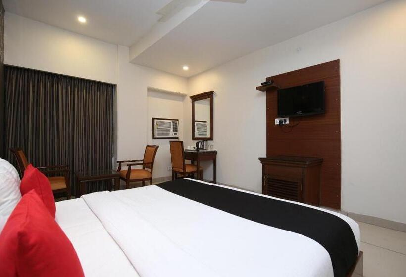 هتل Shagun Chandigarh Zirakpur