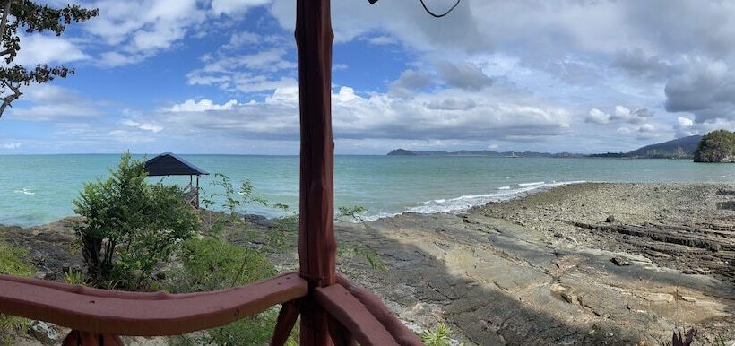 هتل The Jemuruk Island Resort