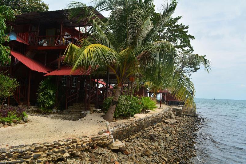 هتل The Jemuruk Island Resort