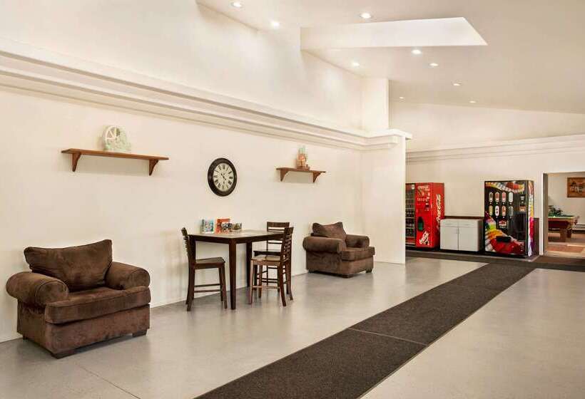 فندق Travelodge By Wyndham Guernsey