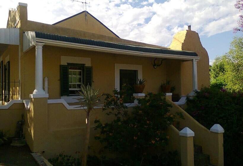 פנסיון Trackers Inn
