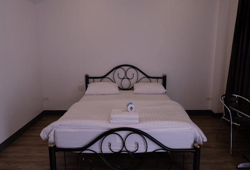 ホテル Ai Aroon Apartment