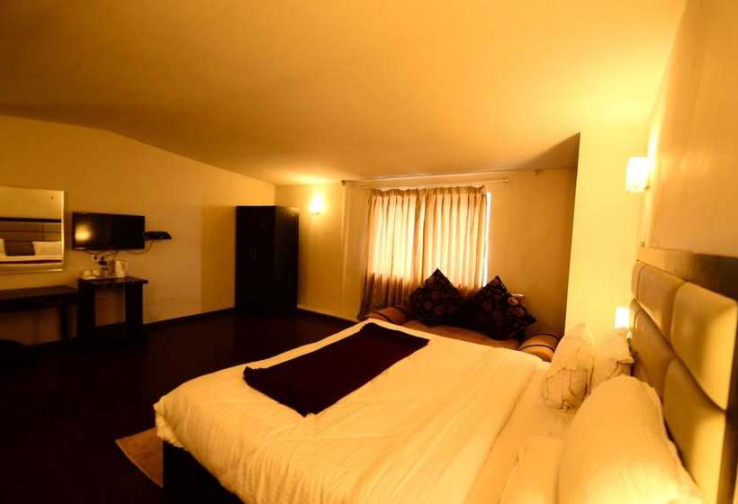 ホテル Aksa Srinagar