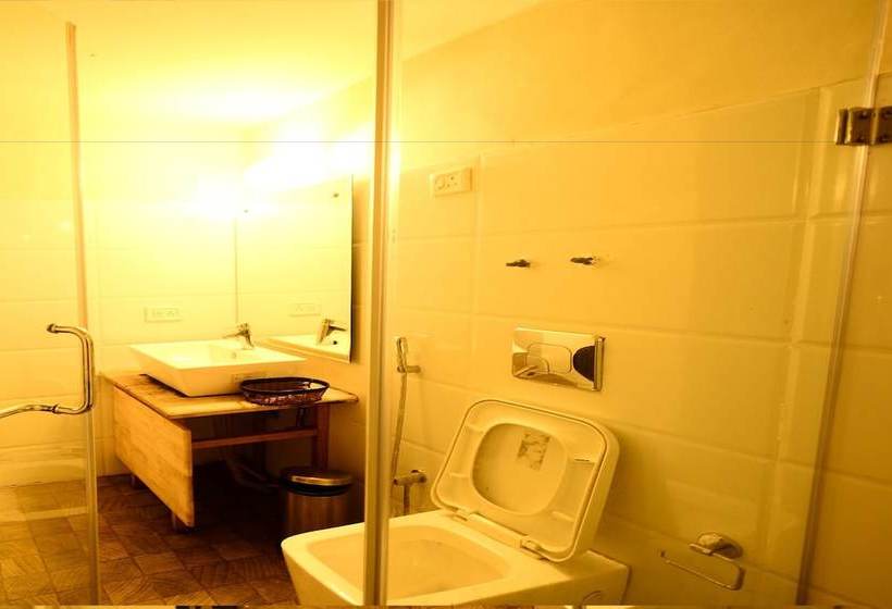 ホテル Aksa Srinagar