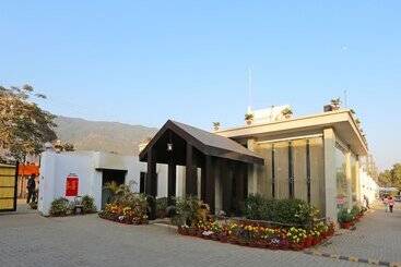 هتل Golden Leaf Resort By Oyo Rooms