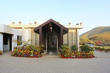 هتل Golden Leaf Resort By Oyo Rooms