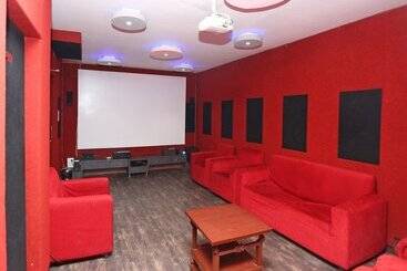 هتل Golden Leaf Resort By Oyo Rooms
