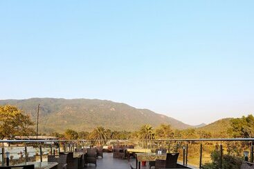هتل Golden Leaf Resort By Oyo Rooms